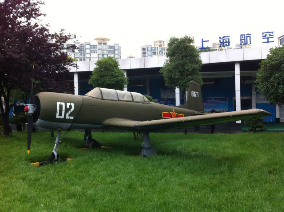 Nanchang CJ-6 chinois exposé