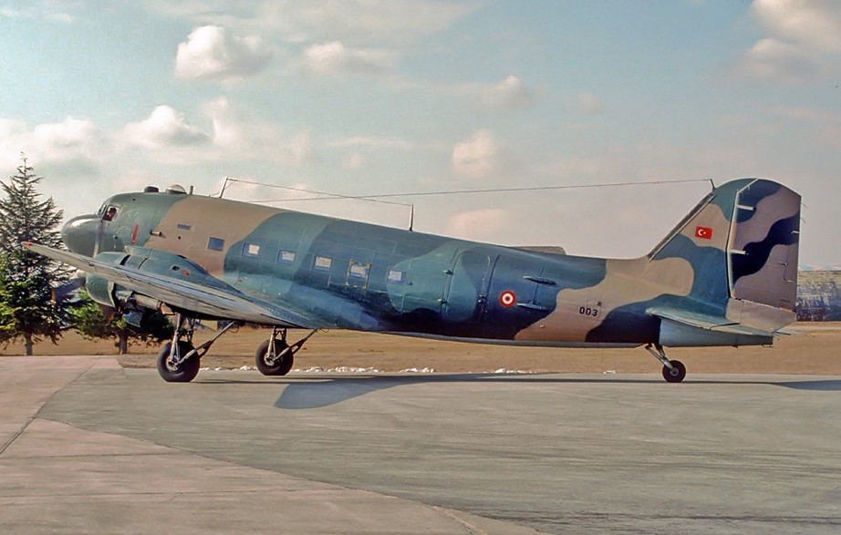 Douglas C-47B Dakota turc