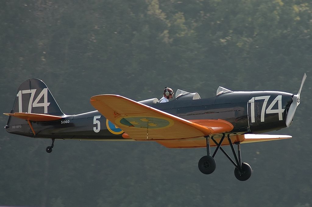 Klemm Kl 35 aux couleurs suédoises en vol