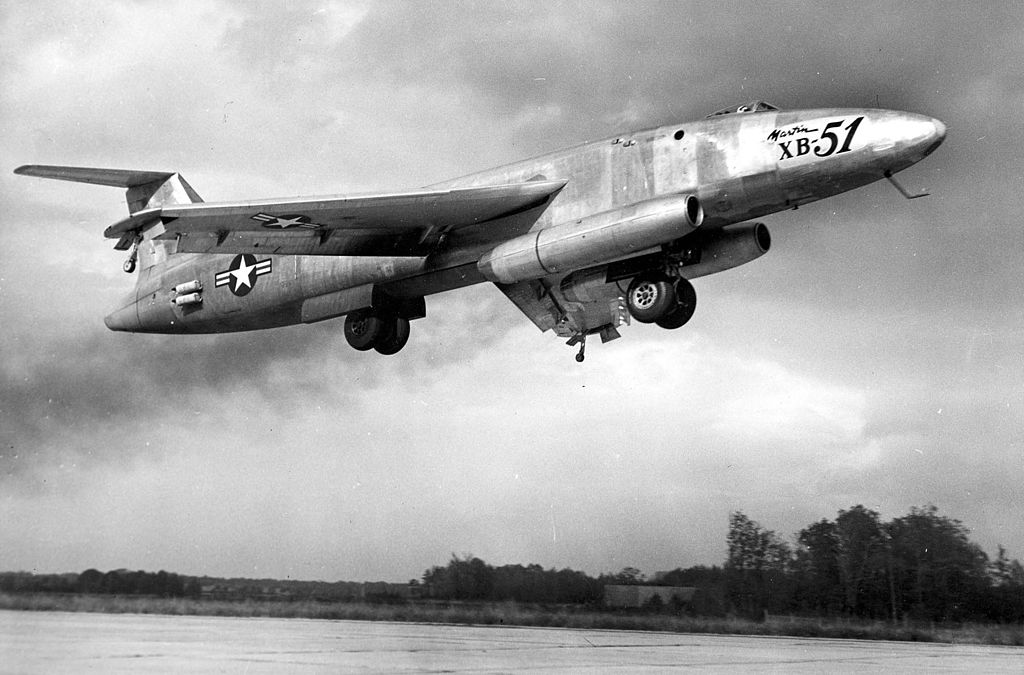 Martin XB-51 en vol train sorti