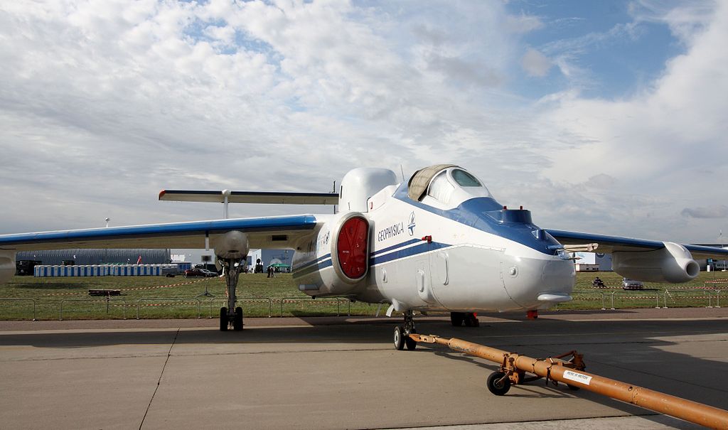 Myasishchev M-17 Mystic (M-55) vu de l'avant