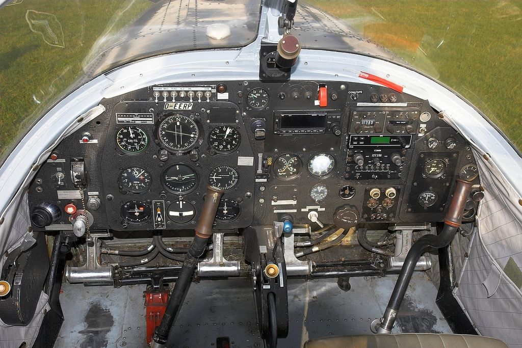 Piaggio P.149 - Cockpit