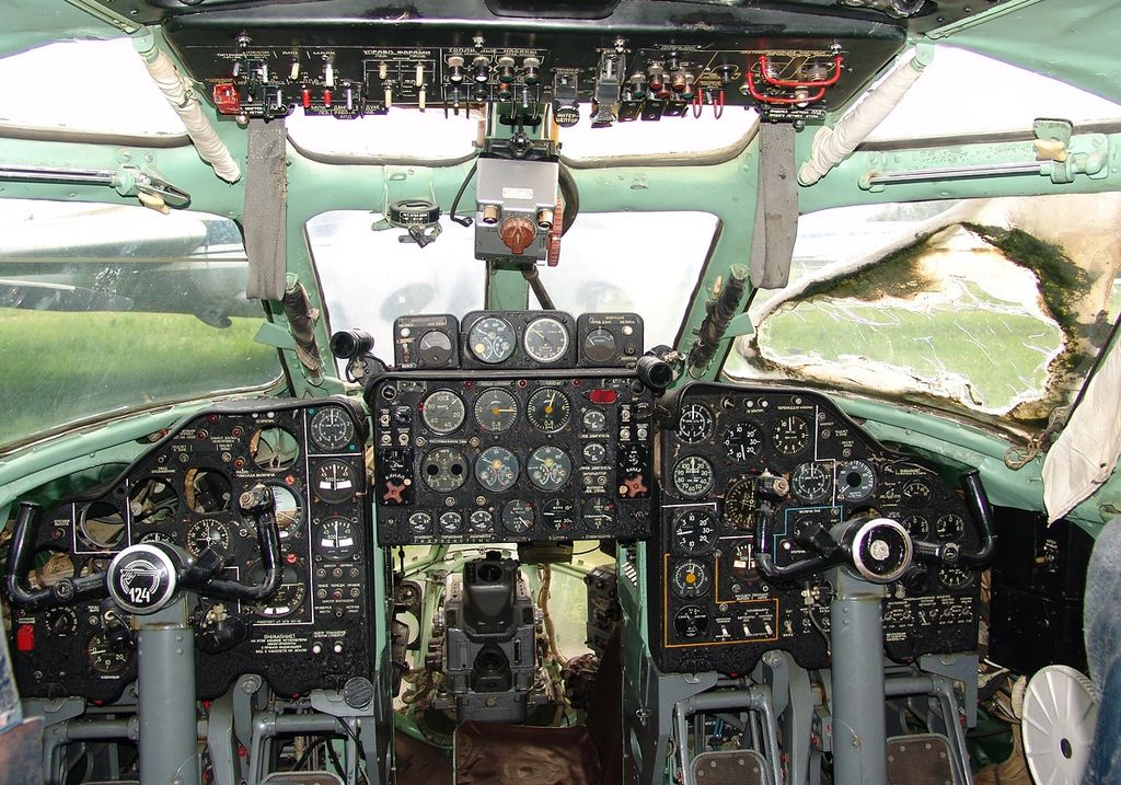Tupolev Tu-124Sh Cookpot - Cockpit
