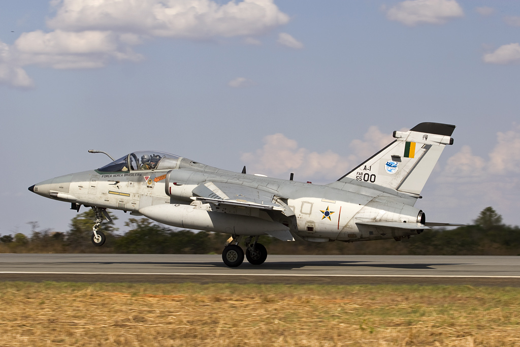 AMX A-1A brésilien au décollage