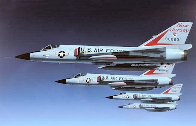 Convair F-106A Delta Dart en formation
