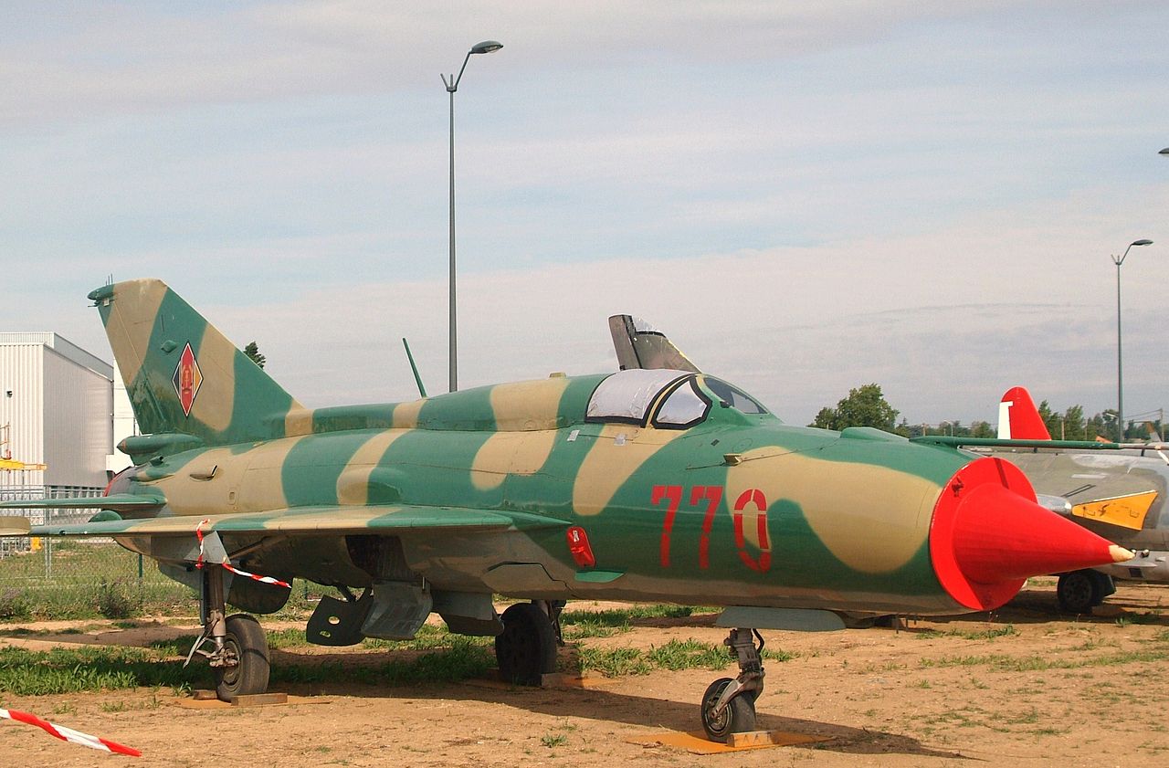 Mikoyan-Gourevitch MiG-21SPS est-allemand exposé