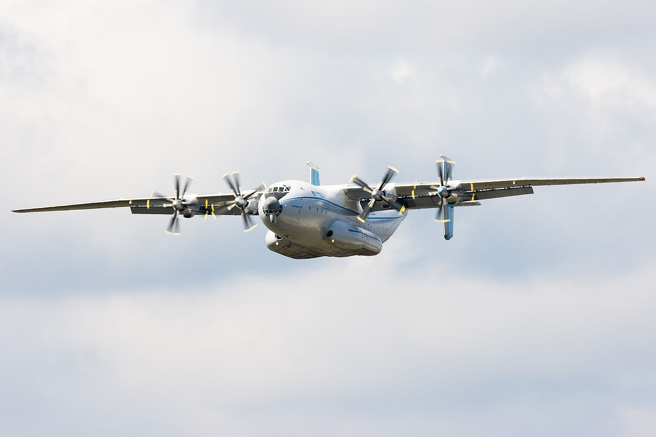 Antonov An-22 Cock civil en vol