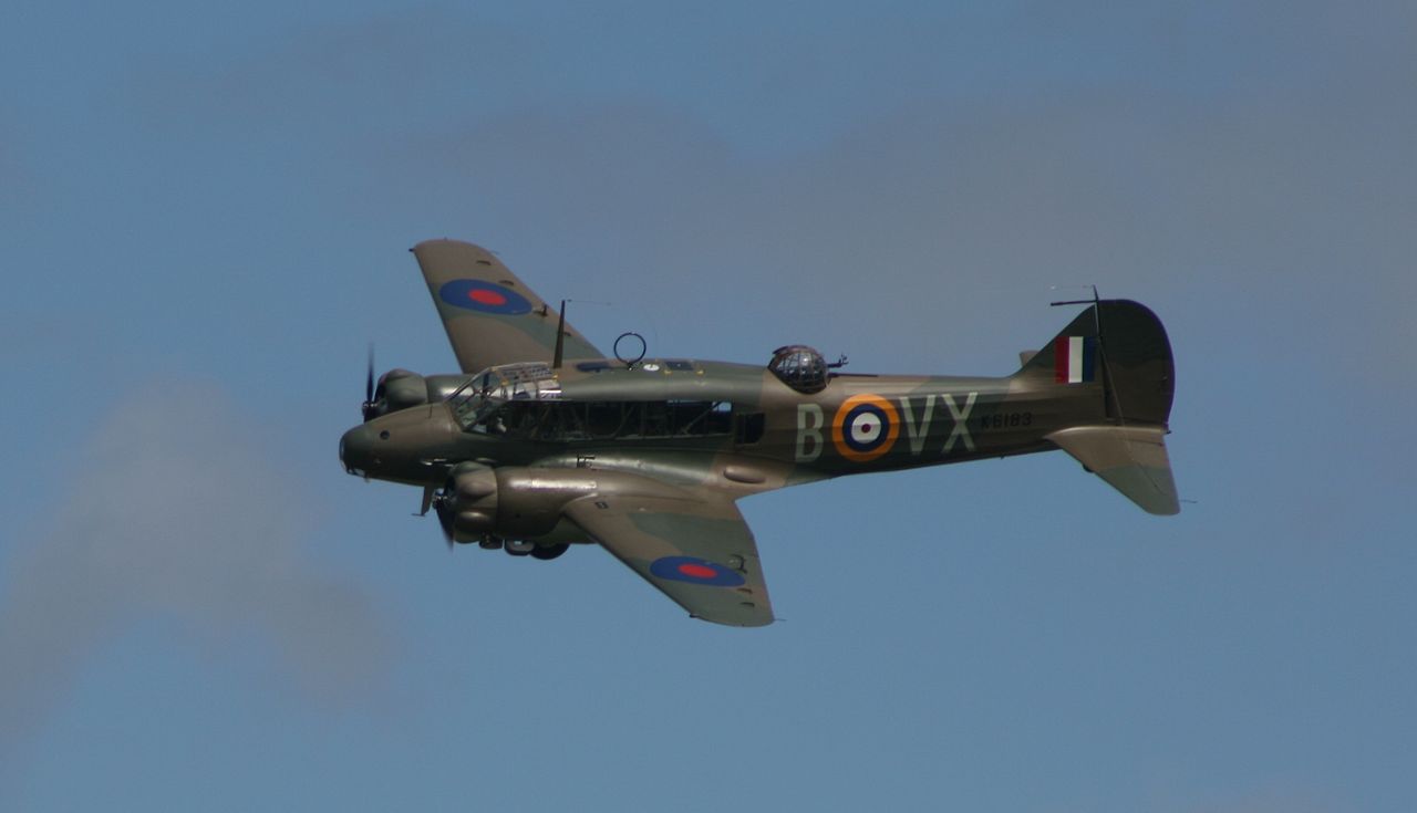 Avro 652 Anson Mk I de la RAF en vol