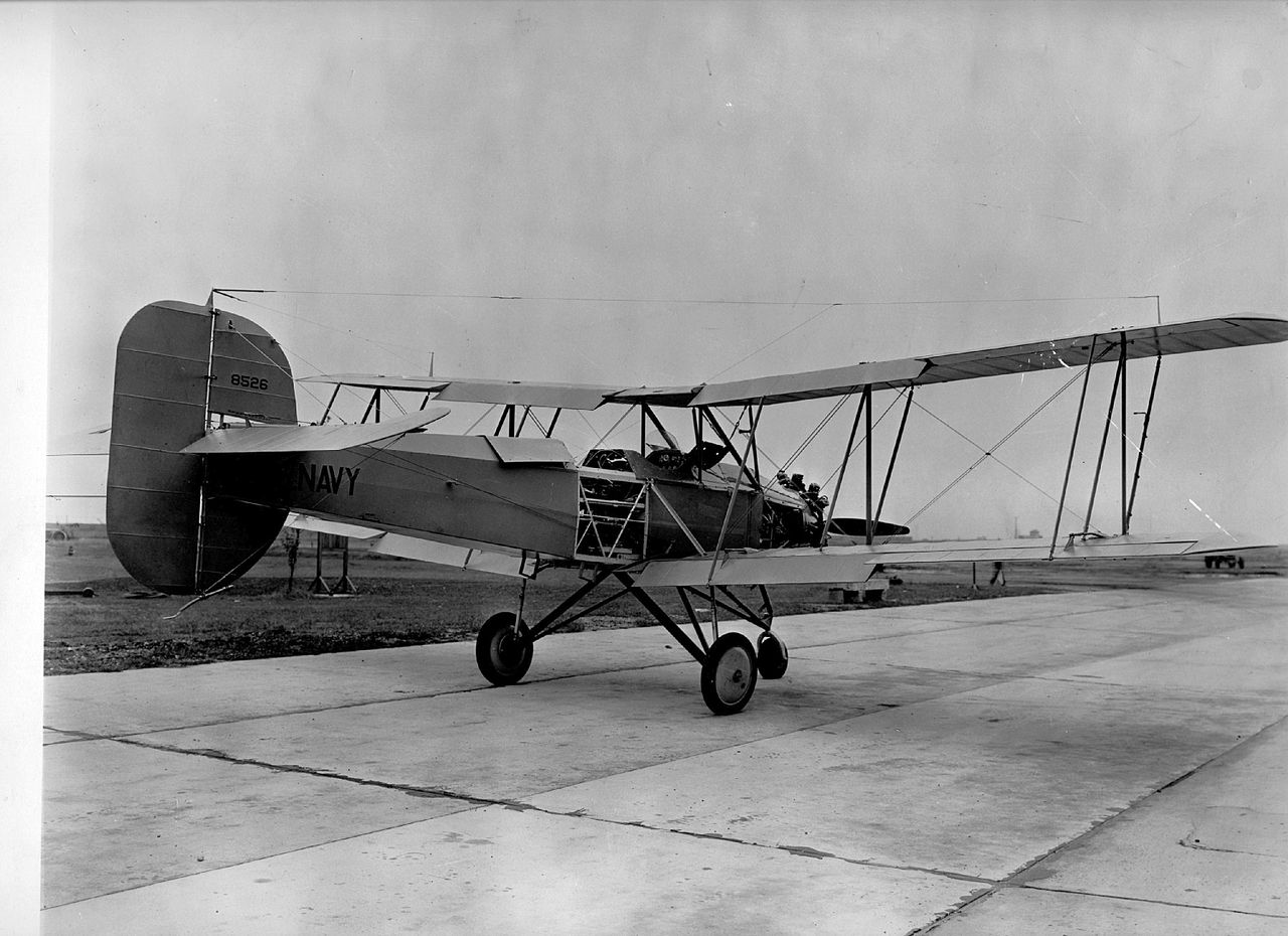 Curtiss N2C-2 Fledgling modifié en drone-cible vu de l'arrière