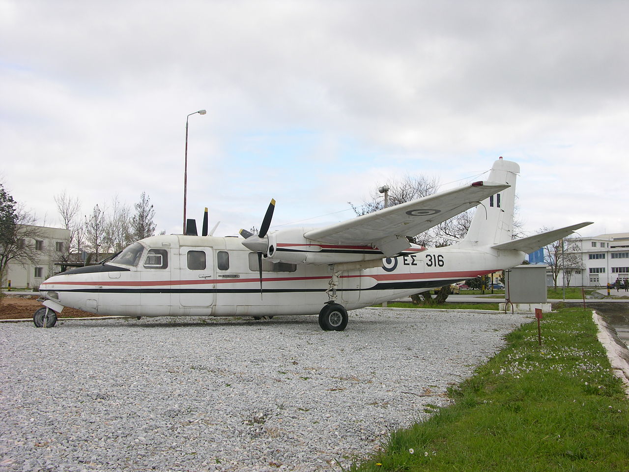 Aero Commander 680FL de l'armée grecque