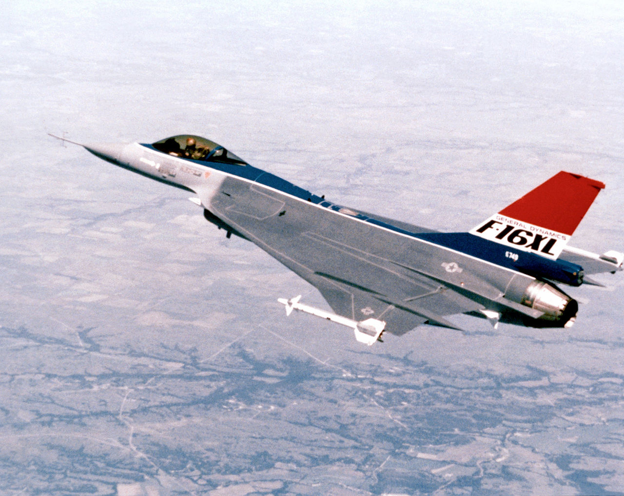 General Dynamics F-16XL monoplace