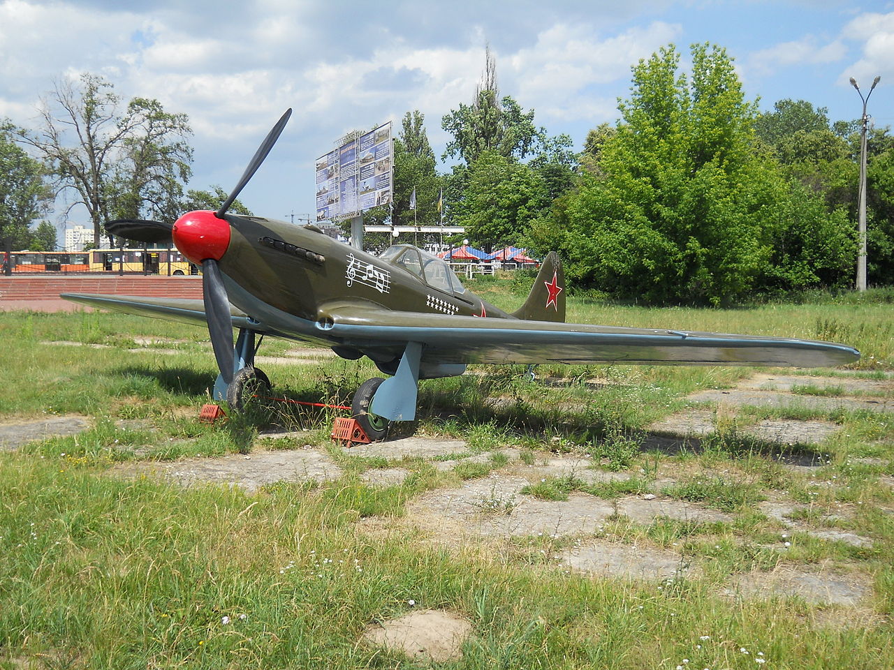 Yakovlev Yak-3 vu de l'avant à Kiev