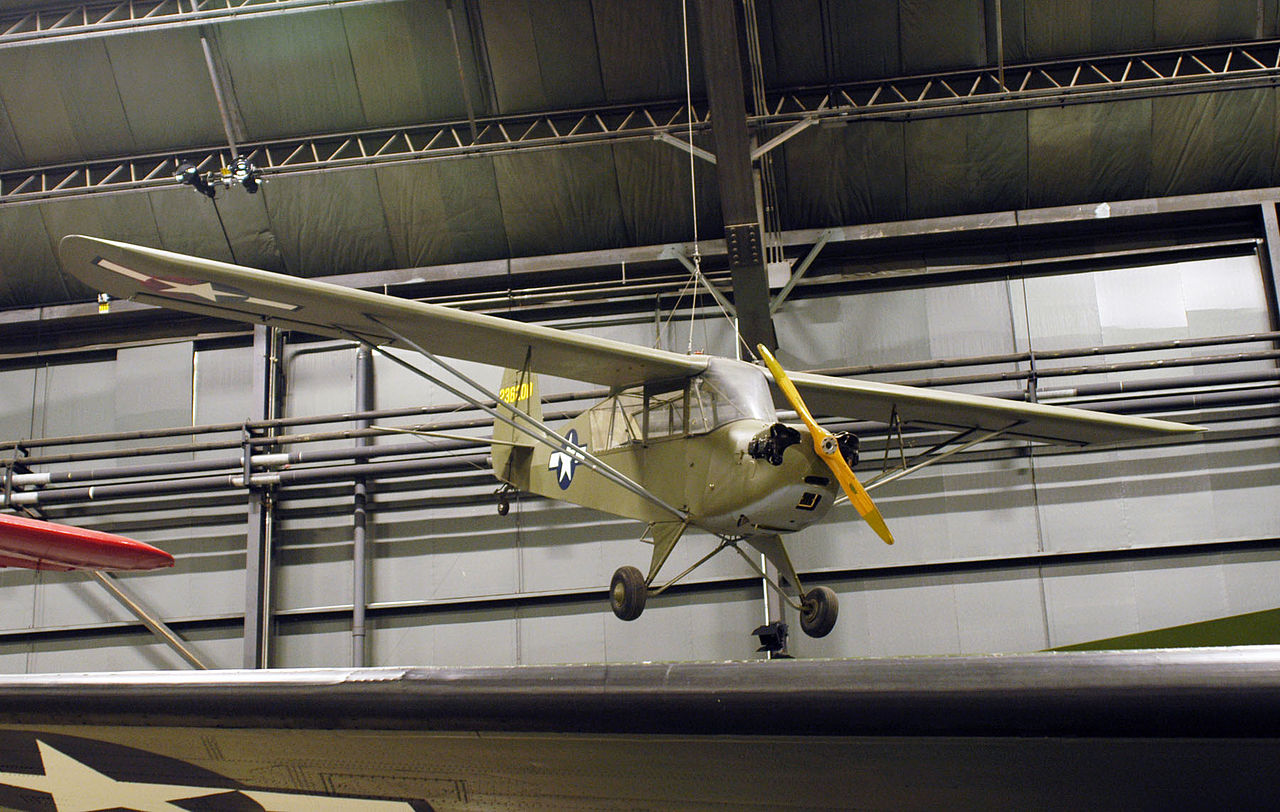Aeronca L-3 suspendu