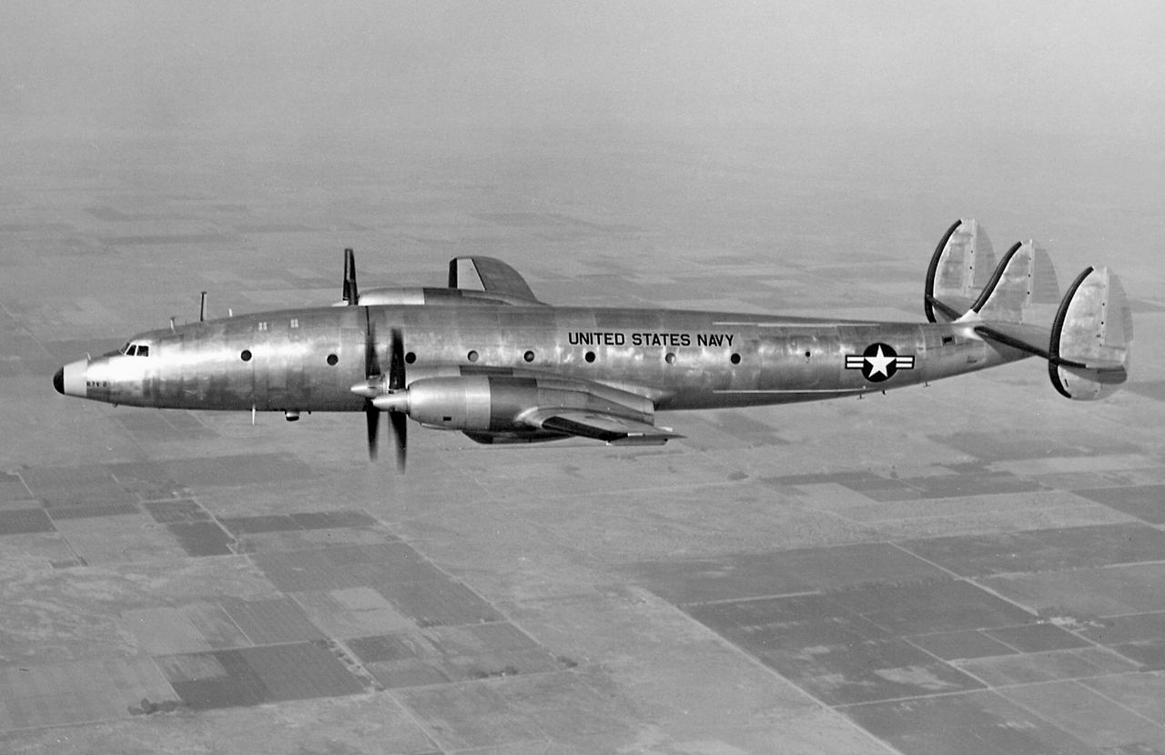 Lockheed C-121 Super Constellation (R7V-2) en vol