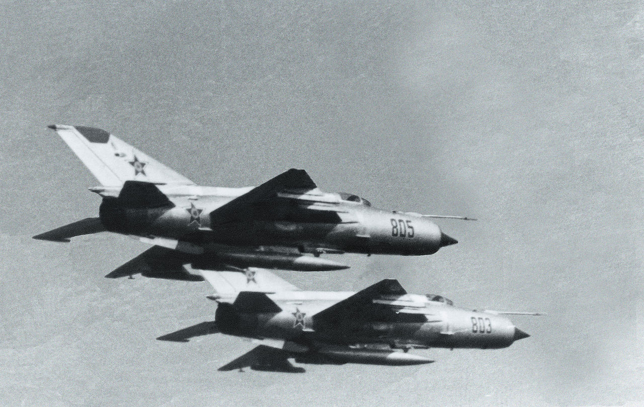 Mikoyan-Gourevitch MiG-21MF-75 roumains en formation