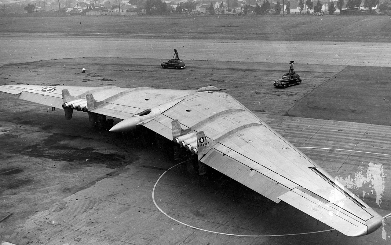 Northrop B-49 (YB-49) au sol vu de l'arrière