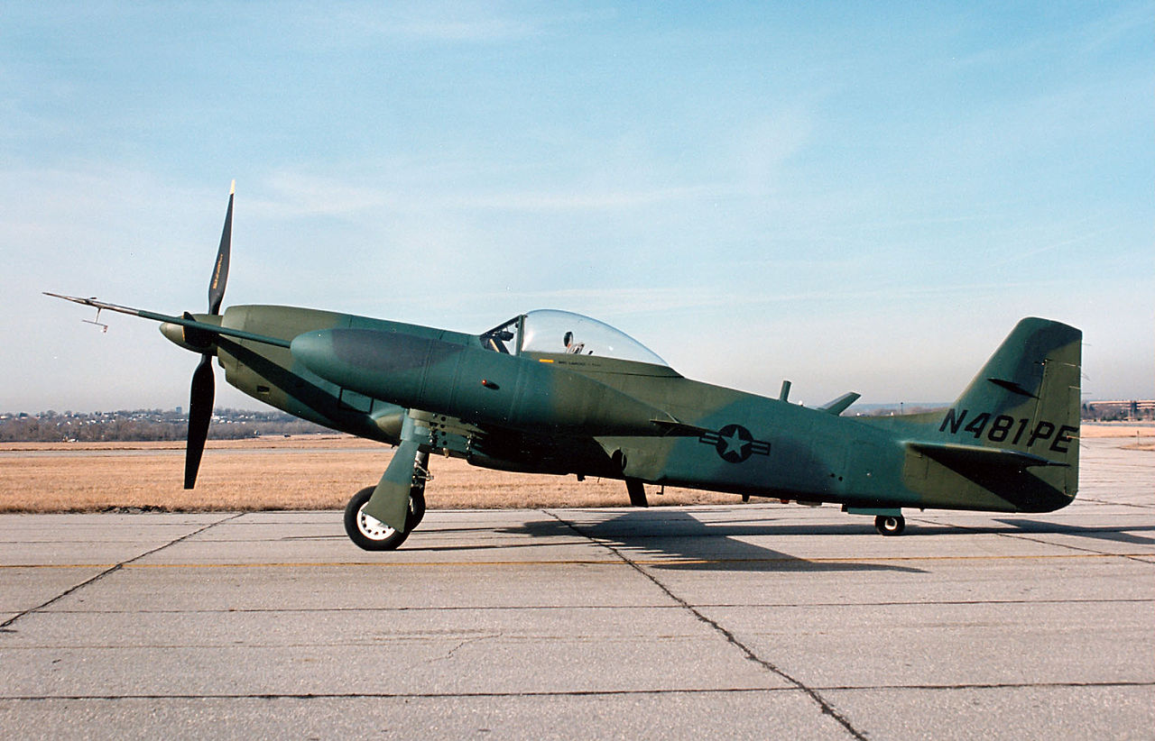 Piper PA-48 Enforcer vu de profil