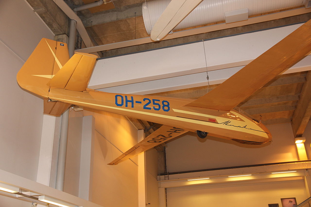 PZL SZD-22 Standard Mucha exposé vu de dessous