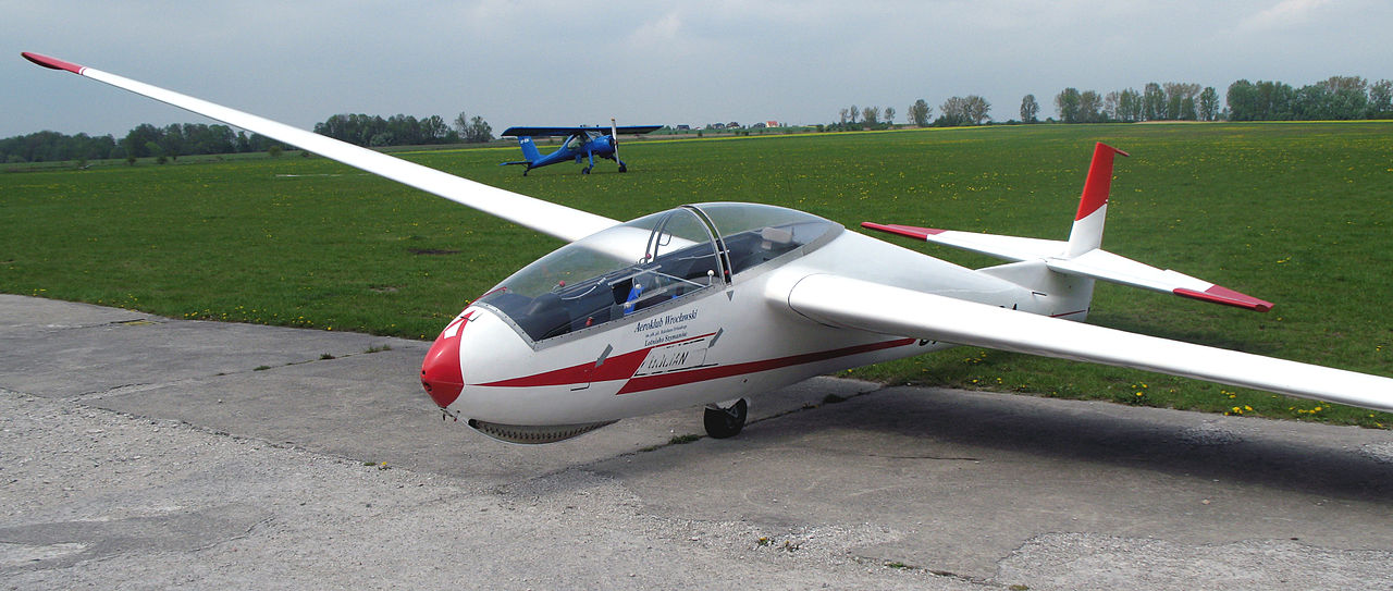 PZL SZD-9 Bocian au sol vu de l'avant