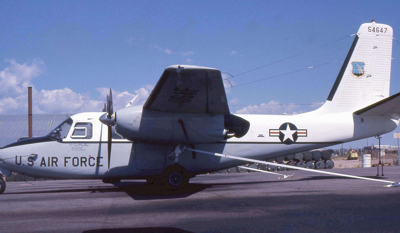 Aero Commander U-4B de profil