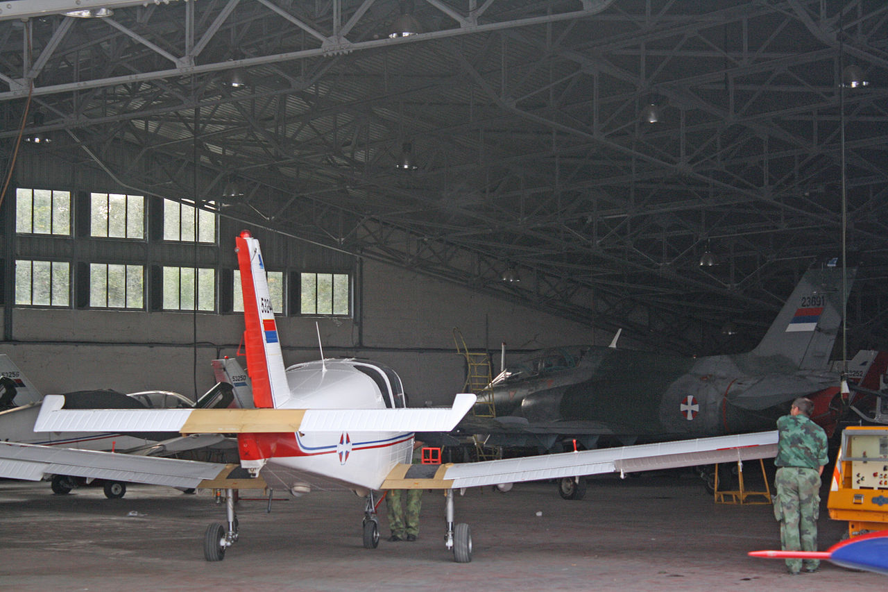 UTVA 75 vu de l'arrière