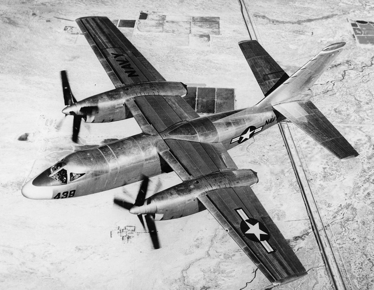 North American XA2J en vol vu d'au-dessus