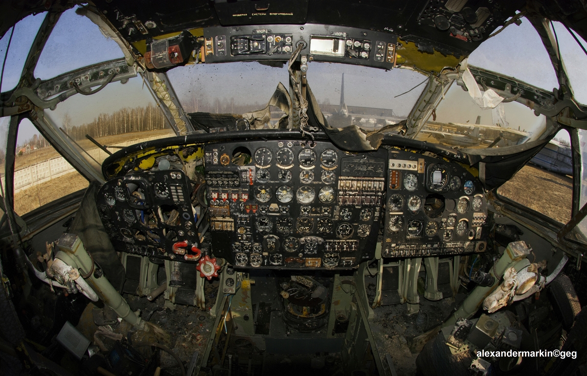 Antonov An-10 Cat - Cockpit