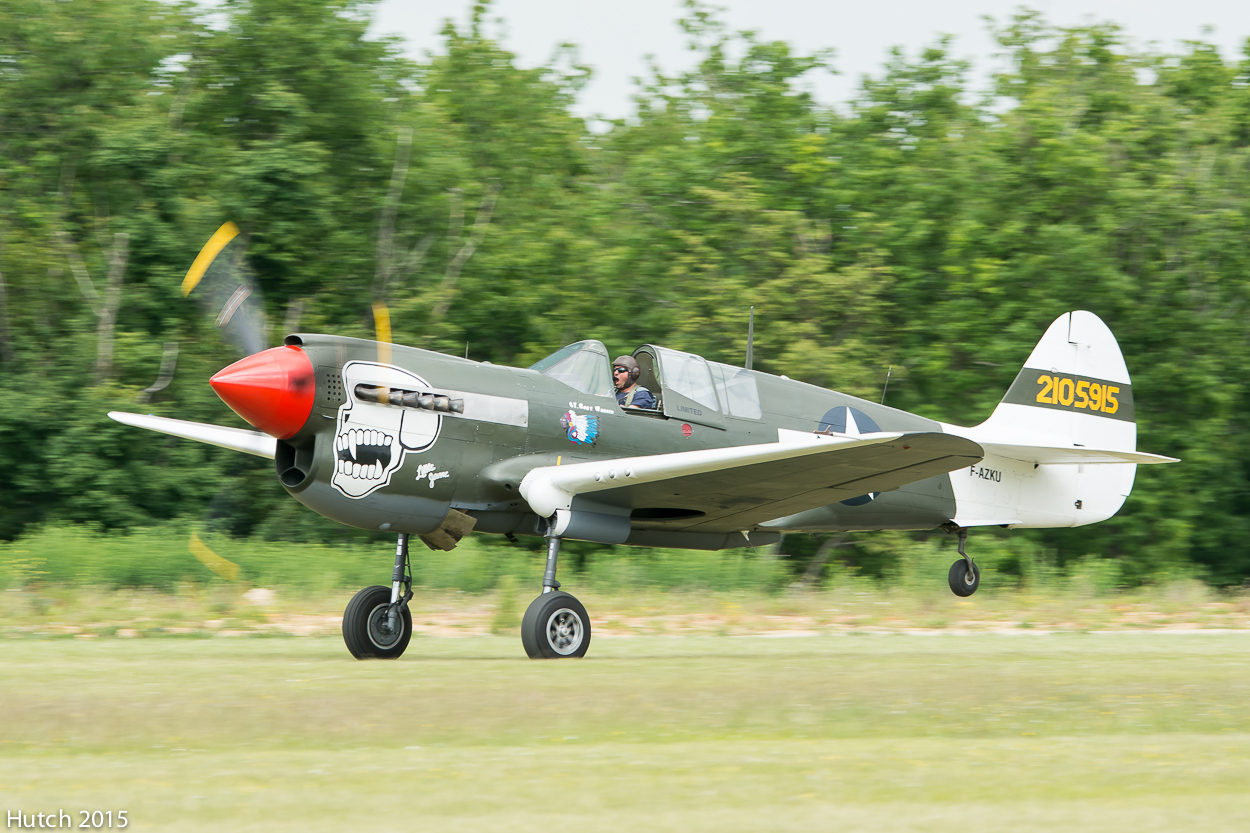 Curtiss P-40 Warhawk au décollage par Hutch