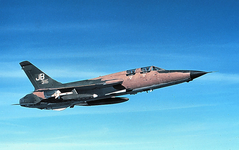 Republic F-105G Thunderchief de l'USAF en vol