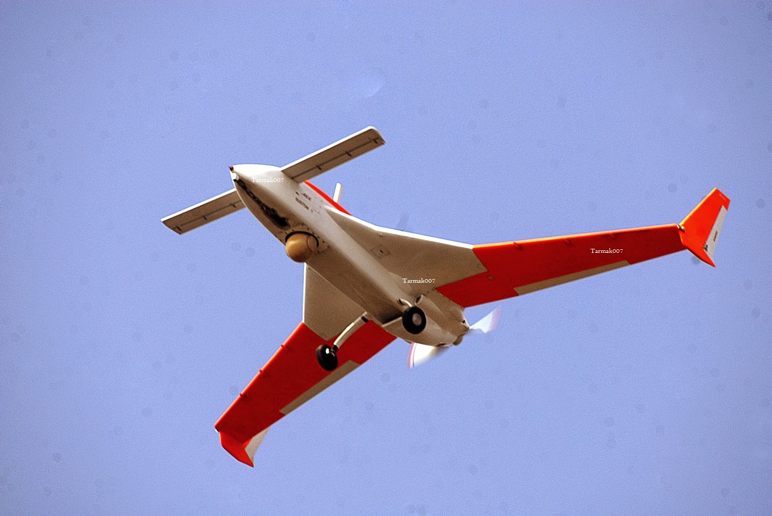 DRDO Rustom 1 en vol