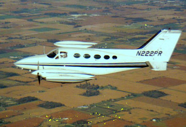 Cessna 414 Chancellor en vol en 1973