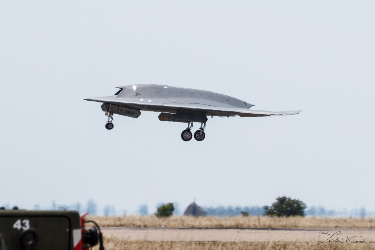 Dassault nEUROn au décollage par Tyreann