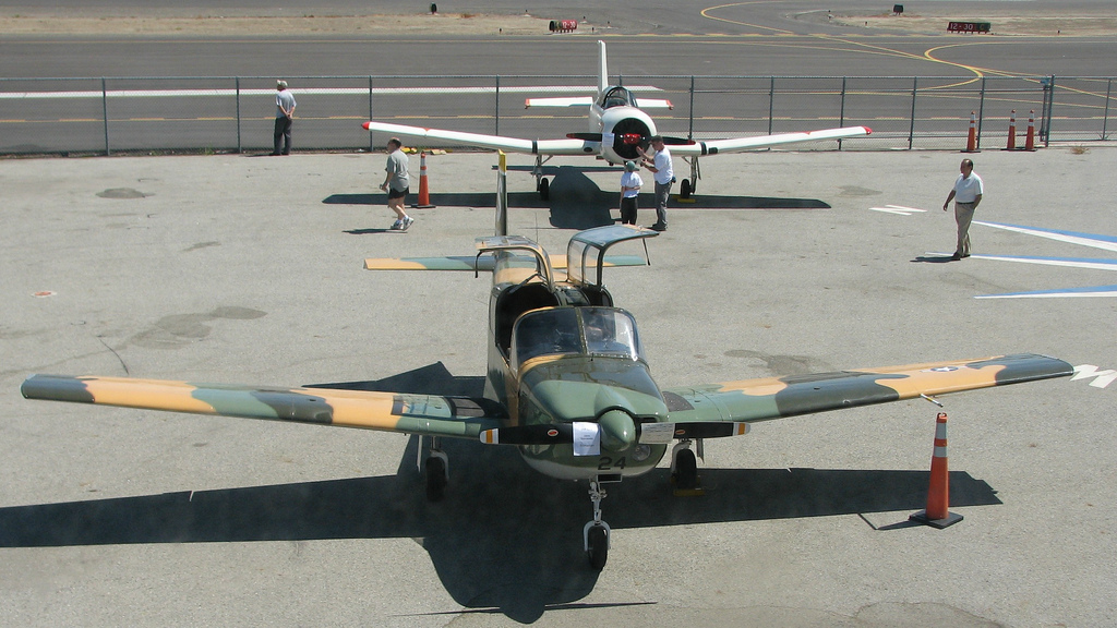 IAR 823 de collection vu de l'avant