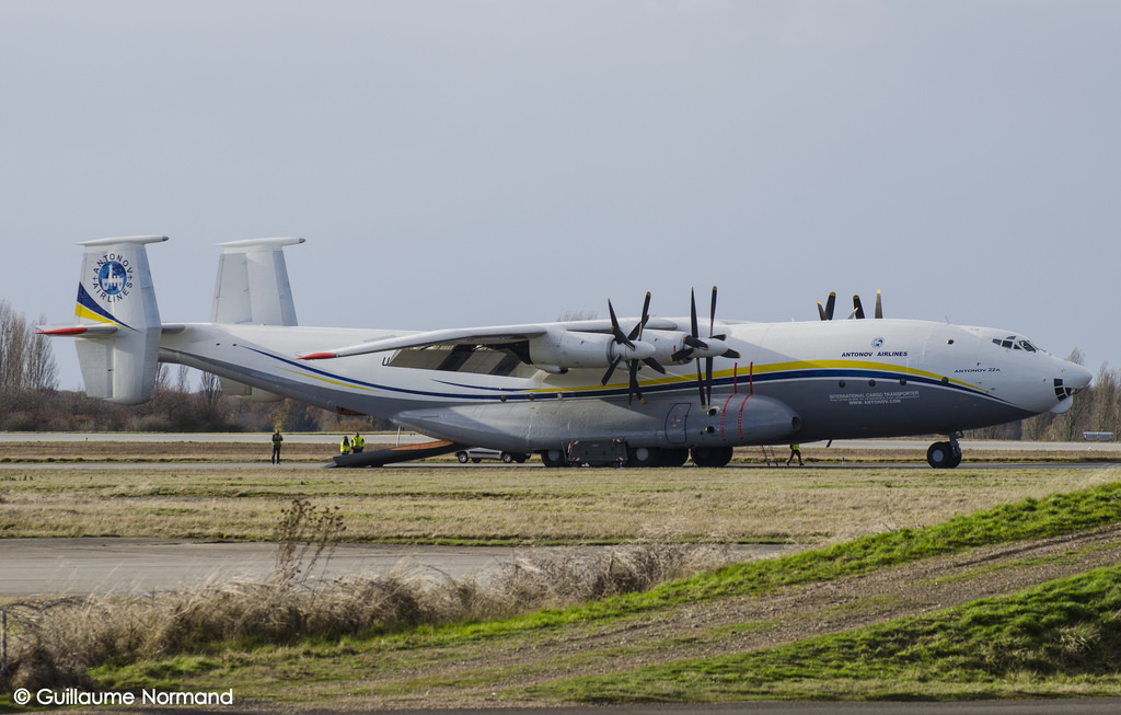 Antonov An-22 cock civil au sol par Gnormand
