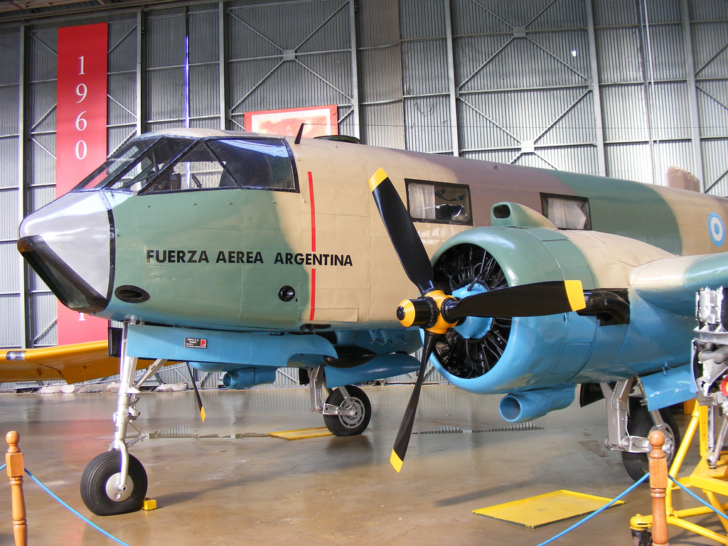 FMA IA-35-1b Huanquero argentin vu de côté