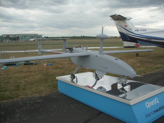 Aeronautics Aerostar sur le stand QinetiQ