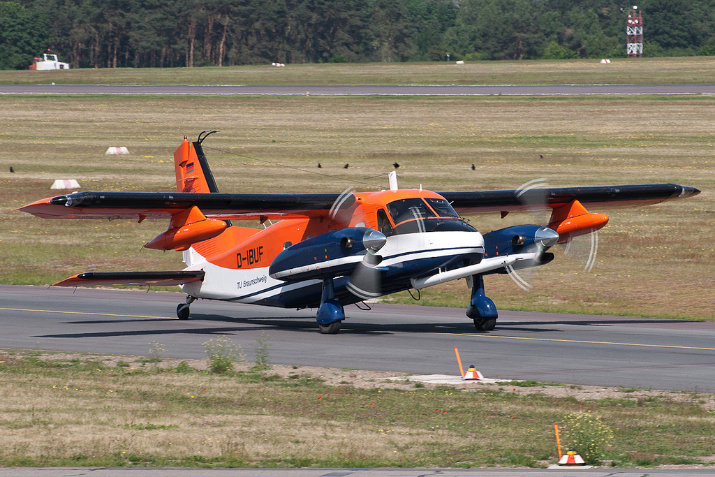Dornier Do 128 Turbo Skyservant civil au sol