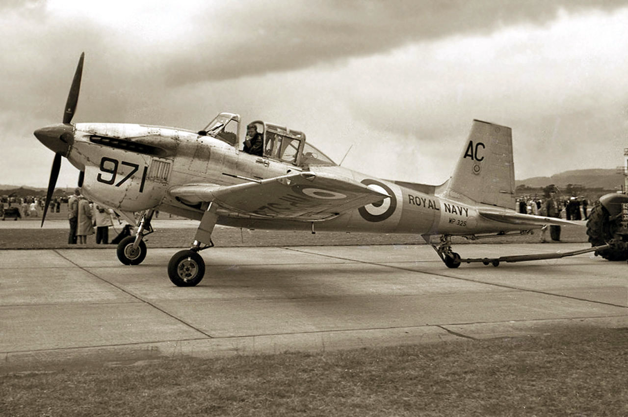 Boulton-Paul Sea Balliol T.21 de la Royal Navy au sol