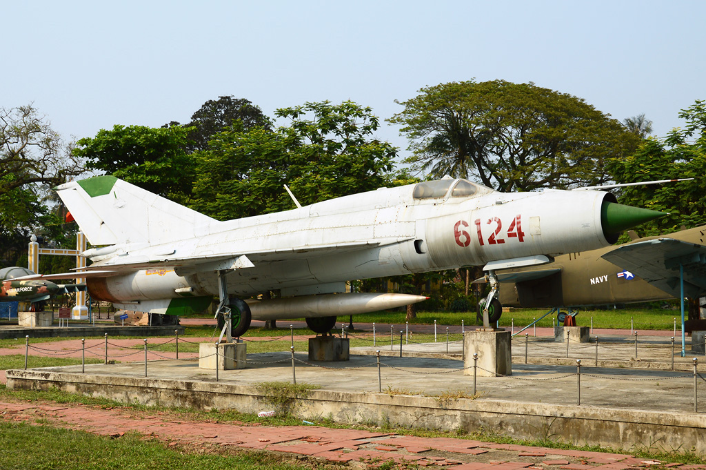 Mikoyan-Gourevitch MiG-21PF vietnamien exposé