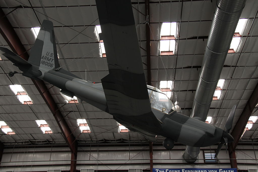 Lockheed YO-3A Quiet Star exposé vu de côté