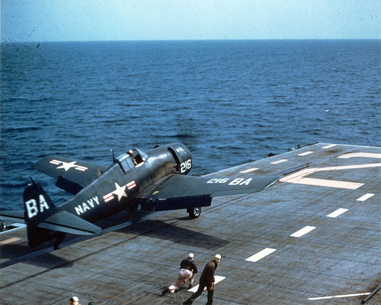 Grumman F6F Hellcat (F6F-5) de l'US Navy au catapultage