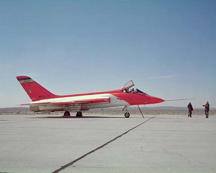 Douglas F5D Skylancer sur le tarmac