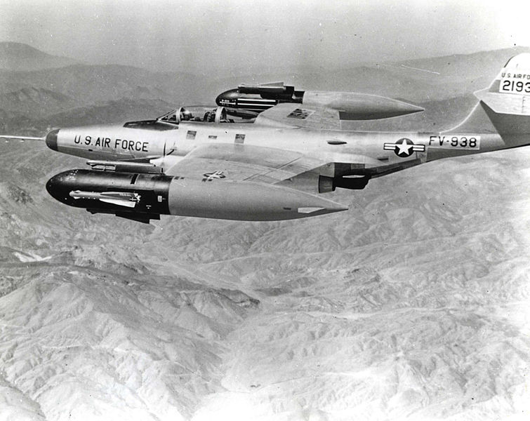 Northrop F-89H Scorpion de l'USAF missiles sortis
