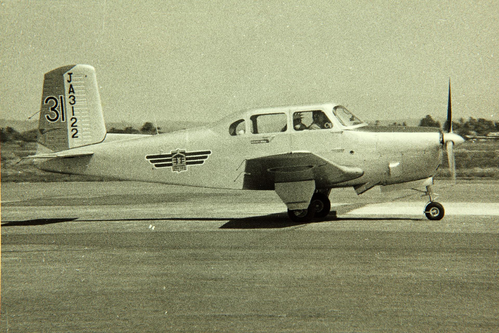 Fuji LM-1 Nikko au roulage
