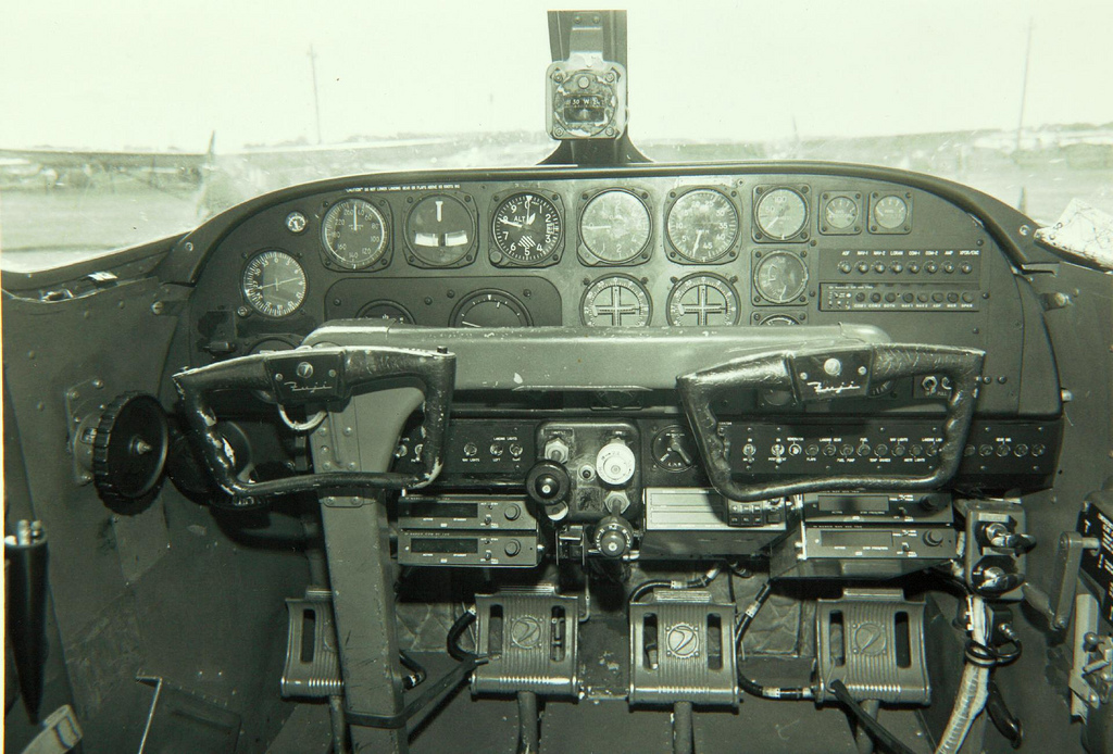 Fuji LM-1 Nikko - Cockpit