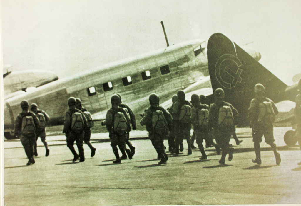 Nakajima Ki-34 "Thora" au sol