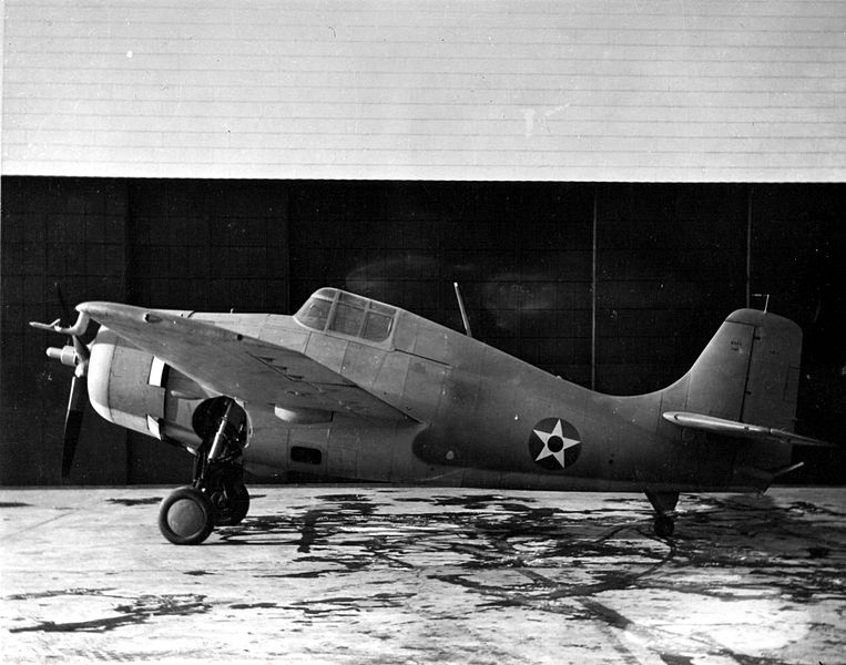 Grumman F4F Wildcat (F4F-7) de l'US Navy au sol