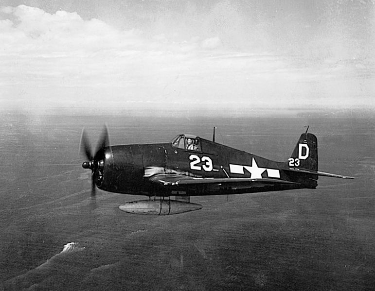 Grumman F6F Hellcat (F6F-5) de l'US Navy en vol