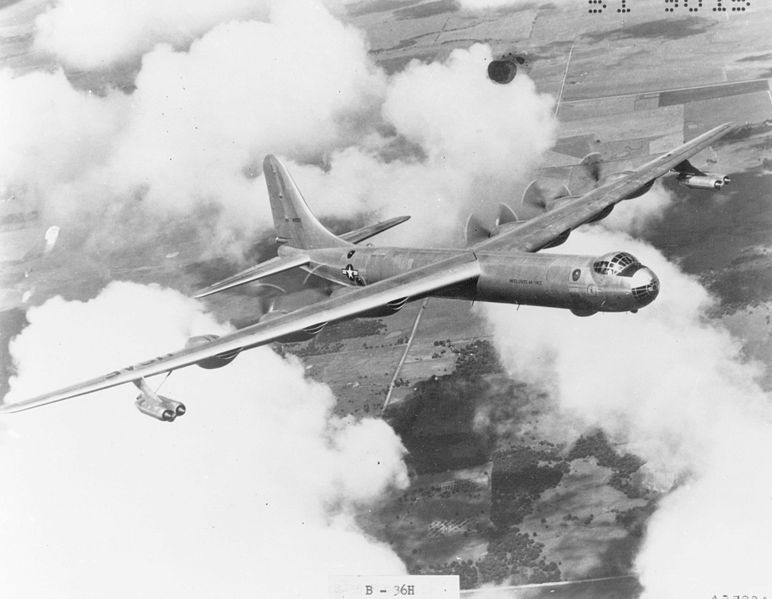 Convair B-36H Peacemaker de l'USAF en vol