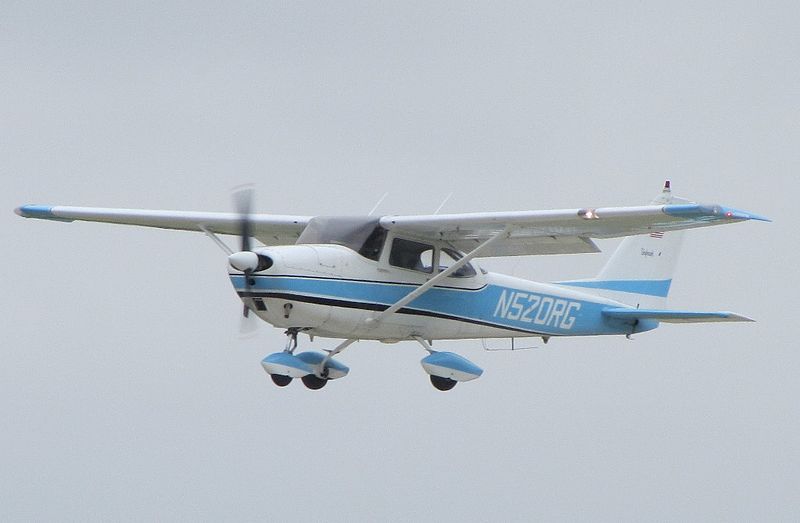 Cessna 172D civil en vol